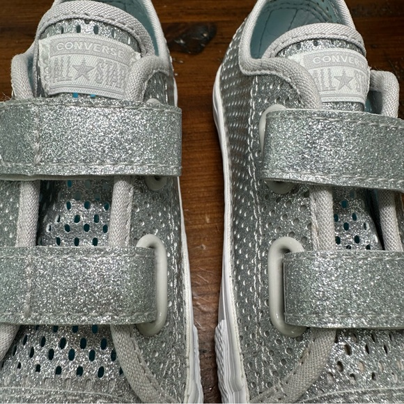Converse NIB Silver Glitter LIMITED EDITION Velcro Sneakers Toddler Kids Size 10 - Picture 4 of 10